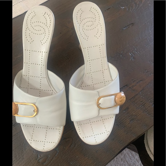 Chanel white sandals size 37 - Picture 1 of 8
